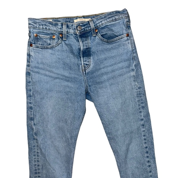 Levi's Premium Wedgie Light Wash High Rise Jeans Size 28 - Picture 3 of 7